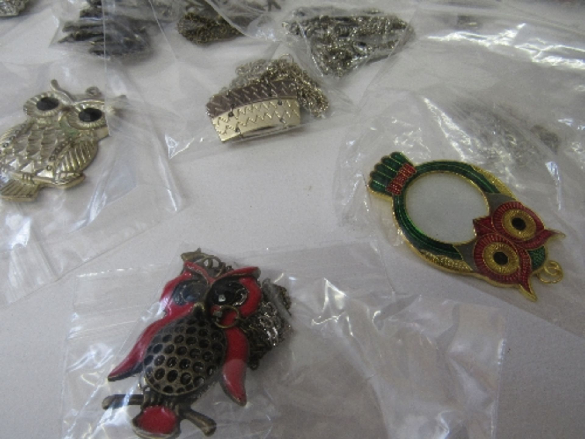 Collection of owl design costume jewellery. Estimate £10-15. - Image 2 of 2