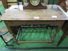 Oak occasional table, 92cms x 53cms x 75cms. Estimate £20-30.