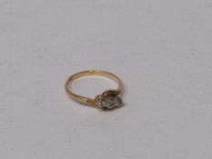 18ct gold & diamond ring, size Q, weight 2.6gms. Estimate £40-50.