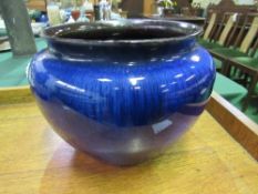 Danesby ware electric blue jardinière by Bourne of Derby. Estimate £20-30.