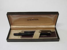 Sheaffer Duo pen & ball pen set with GP nib & fittings, in original box. Estimate £20-40.