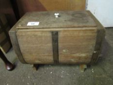 Pine butter churn. Estimate £40-60.