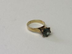 9ct gold ring with a prominently set circular pale green stone, diameter approx 9mm, size O, total