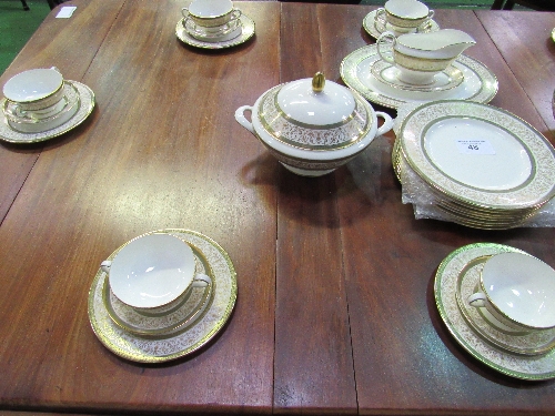 Minton 'Aragon' dinner service of 8 settings with gravy boat, meat plate & 2 tureens. Estimate £ - Image 2 of 4