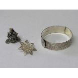 Hallmarked silver bangle, silver filigree brooch & a silver coloured ring with flower & leaf design.