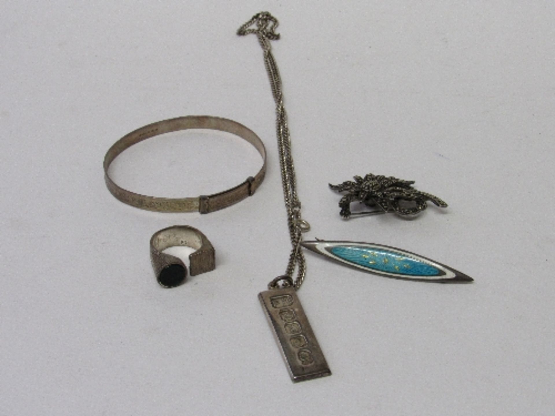 Silver & turquoise enamel brooch, Birmingham 1911, wt 0.23ozt; silver bangle, Birmingham 1962, wt