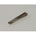 Sterling silver tie clip. Estimate £5-10.