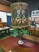 Grecian urn style table lamp & shade. Estimate £10-20.