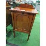 Unusual mahogany purdonium on legs with liner, 46cms x 86cms x 35cms. Estimate £20-40.