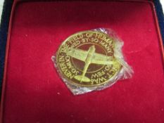 18 carat gold Battle of Britain commemorative medal with certificate. Estimate £180-220.