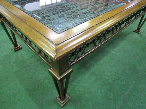 Wood & chain-link decorated coffee table, 130cms x 77cms x 42cms. Estimate £30-50. - Image 3 of 3