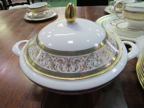 Minton 'Aragon' dinner service of 8 settings with gravy boat, meat plate & 2 tureens. Estimate £ - Image 3 of 4