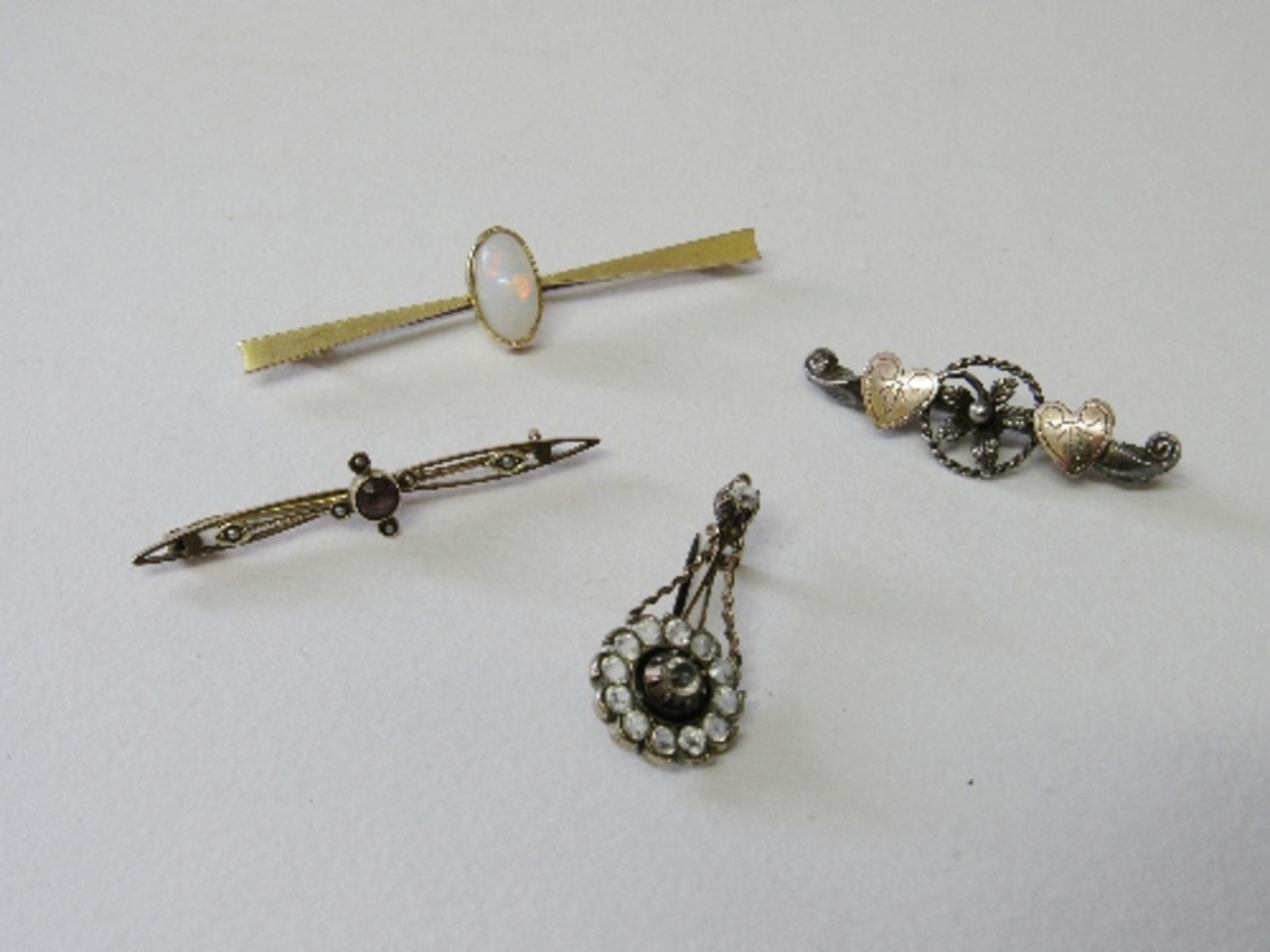 9ct gold & opal tie pin, silver brooch mounted with 2 hearts & central floret, gold coloured tie pin
