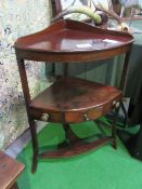 Mahogany open back corner wash stand, height 89cms. Estimate £20-30.