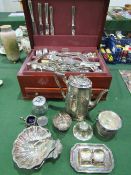 Boxed part canteen of silver plate cutlery & a qty of other silver plate. Estimate £30-40.