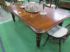 Victorian mahogany extending dining table with extra leaf, winding mechanism & handle will seat 4-