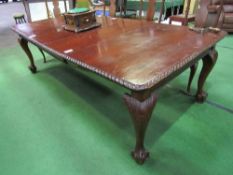 Large mahogany wind-out dining table on cabriole legs to ball & claw feet c/w handle, 306cms x