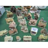 Collection of David Winter Cottages. Estimate £10-20.