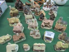 Collection of David Winter Cottages. Estimate £10-20.