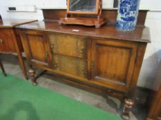 Large Victorian oak sideboard with 2 drawers flanked by 2 cupboards on bulbous legs & stretcher,