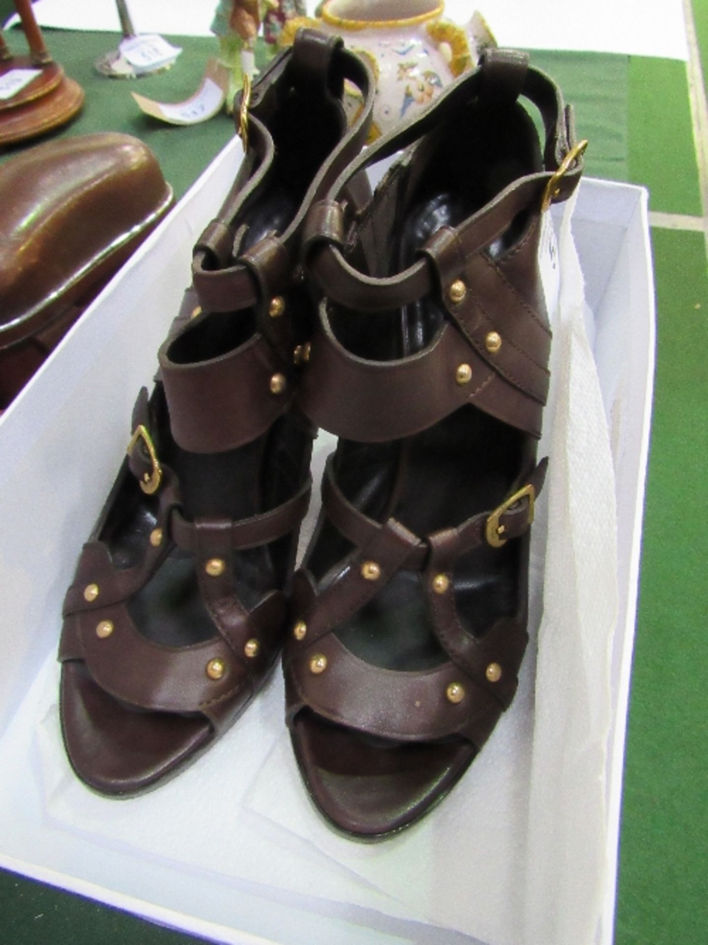 Pair of lady's Gucci Cocoa shoes, code no. 206772, San Pelle S Cuolo Lifford Pumps, size 38 (
