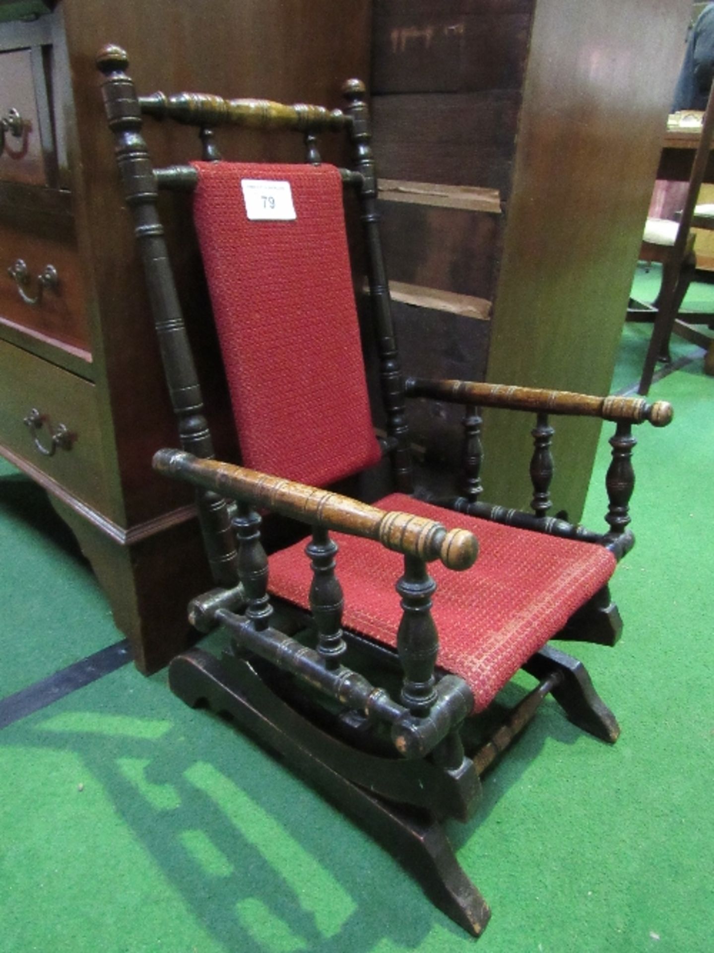 Child's turned oak rocking chair, 71cms high. Estimate £20-40. - Image 3 of 3