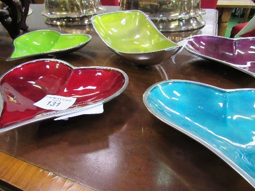 4 coloured heart-shaped enamel dishes & another dish by Azeti. Estimate £20-40. - Image 2 of 2