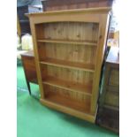 Pine open bookshelves, 96cms x 29cms x 138cms. Estimate £30-50.