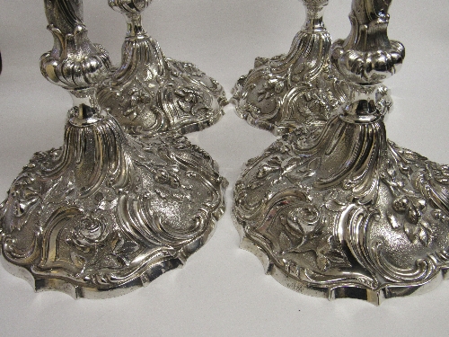 A set of 4 solid silver Georgian candlesticks by William Brown, London 1827, highly repousse - Image 3 of 6