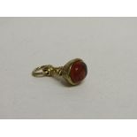18ct (tested) gold & amber fob, total weight 14.9gms. Estimate £75-95.