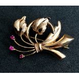 18ct yellow gold & ruby floral brooch, fashioned as a floral spray & set with 3 faceted rubies.