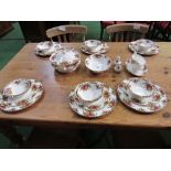 Qty of Royal Albert 'Old Country Roses' dinner ware, approx. 30 pieces. Estimate £100-120.