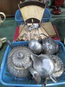 Qty of various flatware & metal ware. Estimate £10-20.