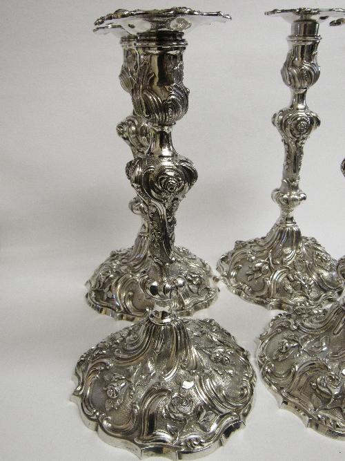 A set of 4 solid silver Georgian candlesticks by William Brown, London 1827, highly repousse - Image 2 of 6
