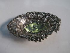 Sterling silver bonbon dish. Estimate £15-20.