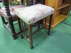Mahogany piano stool with inlaid stringing. Estimate £10-20.