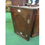 Georgian oak corner wall cabinet with shaped interior shelves, 65cms x 33cms x 92cms. Estimate £20-