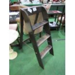 Vintage wooden 3 step ladder, 91cms height. Estimate £20-40.