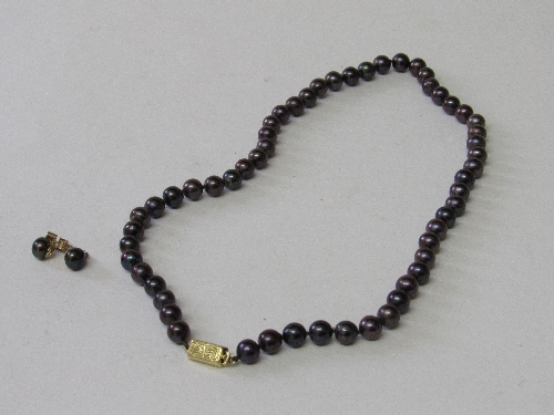 Necklace of lustre beads with an 18ct gold clasp & a pair of matching 9ct gold earrings. Estimate £ - Image 2 of 2