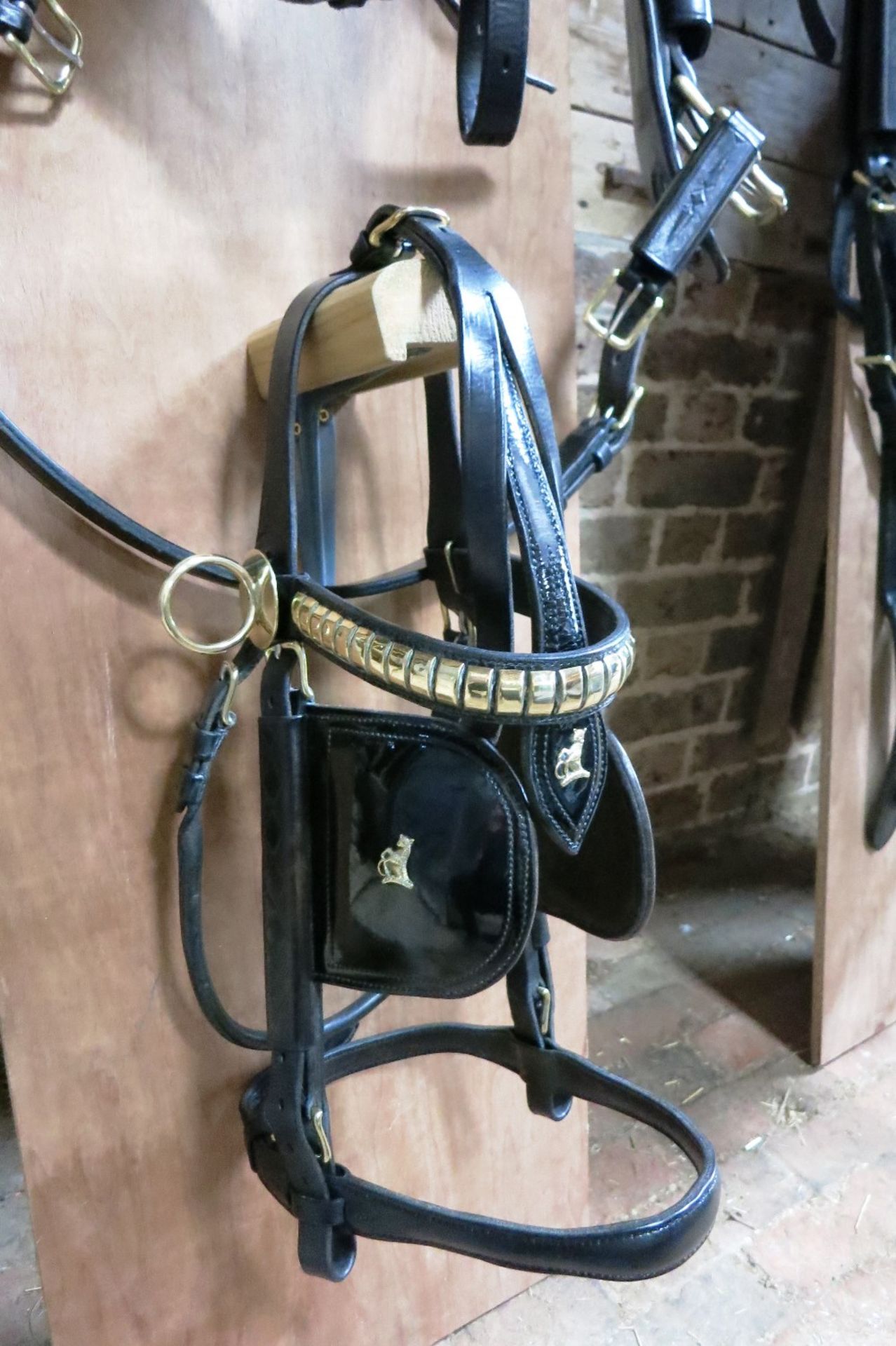 An exceptional complete TEAM set of black/patent leather/brass full size harness, the tan coloured - Image 3 of 6