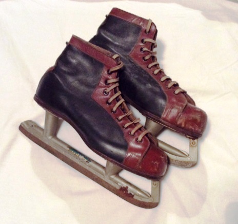 Three various sized suitcases, green hat box and a pair of 1950's Puck Master speed skates, size 8 - Image 2 of 2