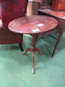 Mahogany pedestal oval tilt-top table, diameter 60cms x 68cms. Estimate £10-20.