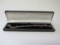 Sterling silver heart link charm bracelet. Estimate £20-30.