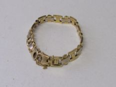 18ct gold gate link bracelet, 24.4grams. Estimate £450-500.