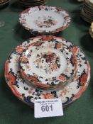 Qty of decorative ironstone china in oriental design. Estimate £10-20.