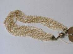 Italian pearl necklace. Estimate £20-30.