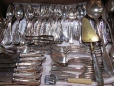 Large qty of French silver plated flatware. Estimate £30-40.