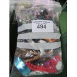 Bag of costume jewellery. Estimate £10-20.