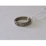 9ct gold & silver eternity ring, size P. Estimate £25-30.