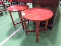 2 small dark wood collapsible occasional tables. Estimate £15-20.